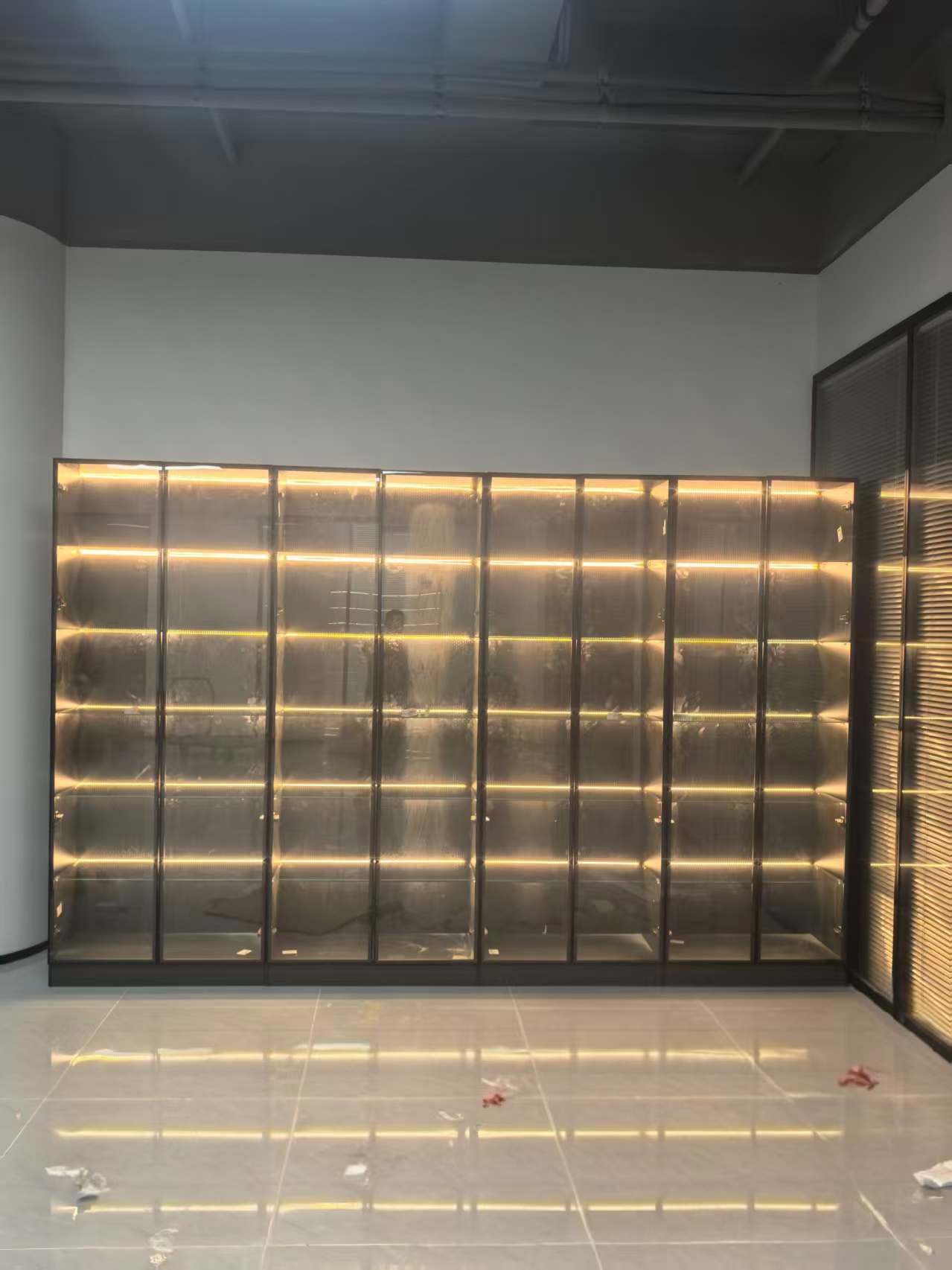 展示柜.jpg